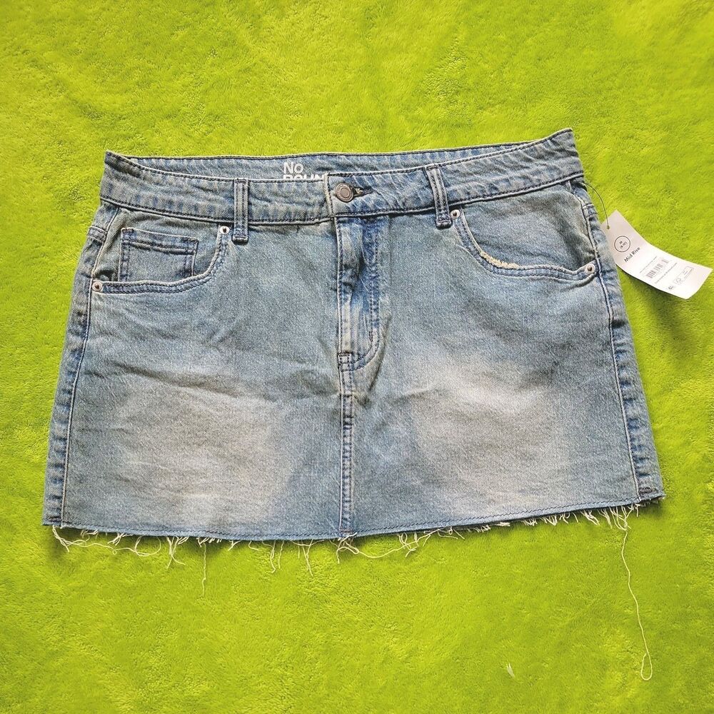 Women's Y2K No Boundaries Denim Mini Jean Skirt Raw Hem Light Blue Size Medium
